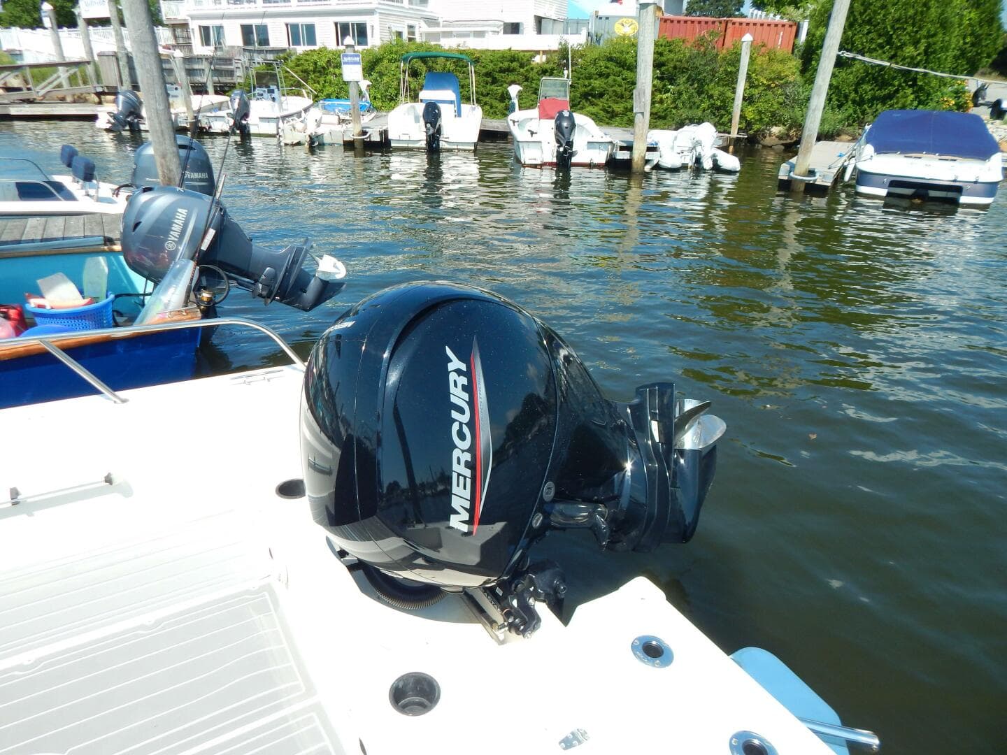 2020 Boston Whaler 190 Montauk — photo 6