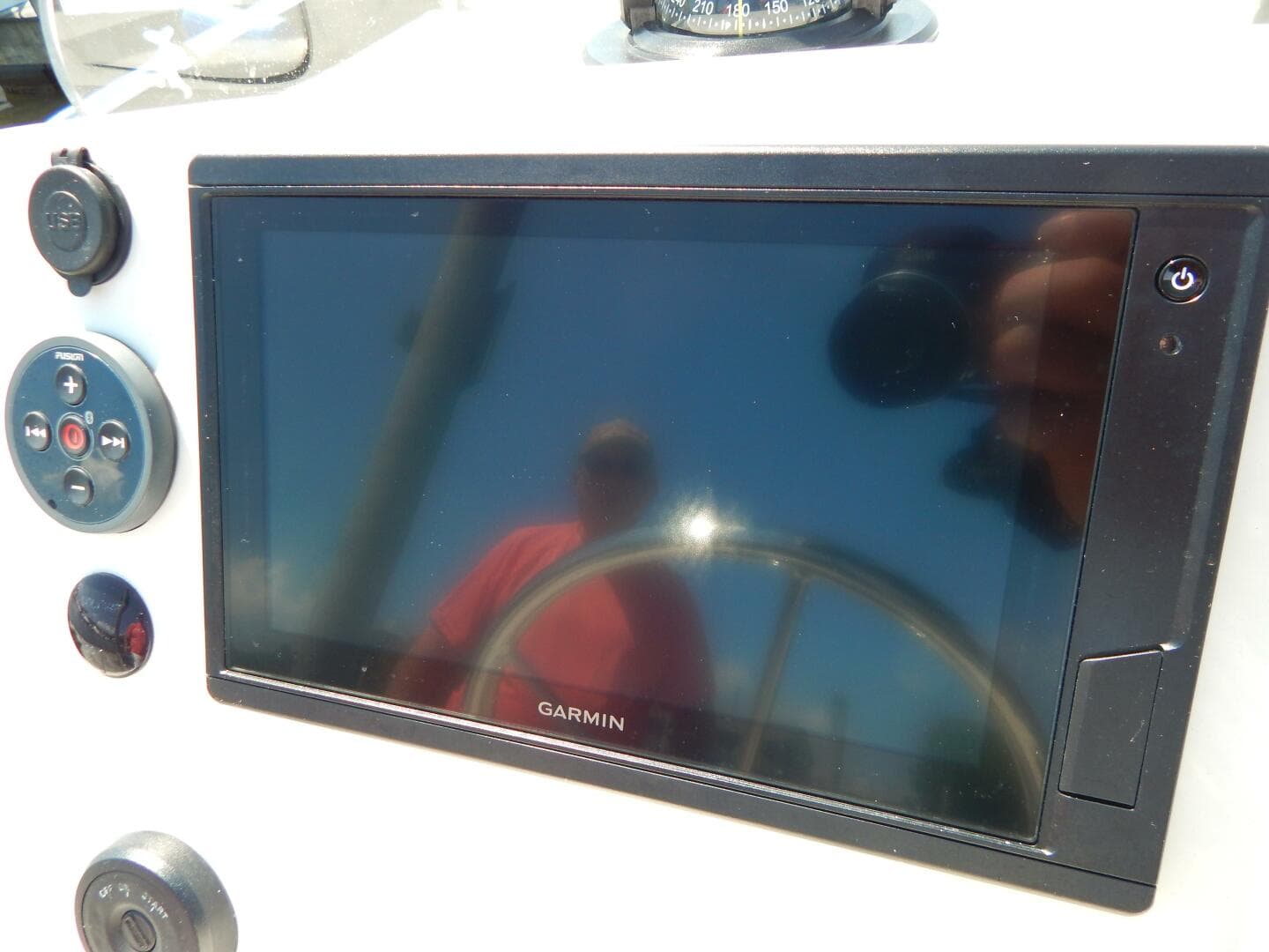 2020 Boston Whaler 190 Montauk — photo 16