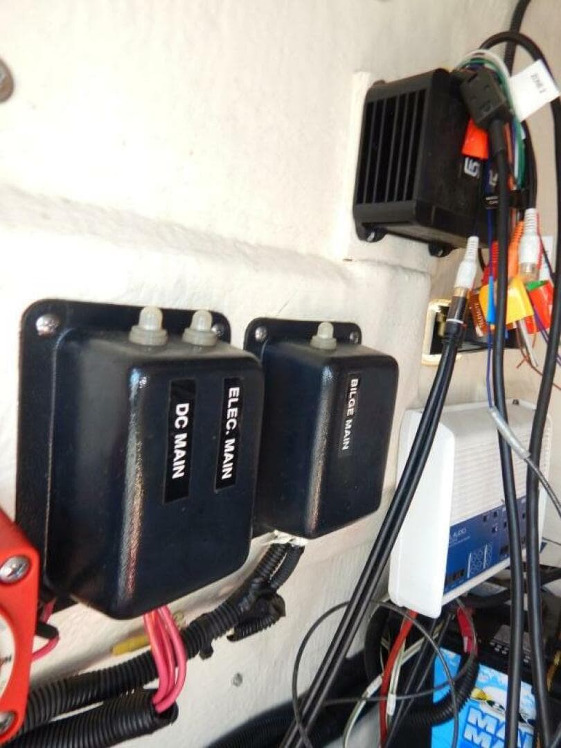 2020 Boston Whaler 190 Montauk — photo 17