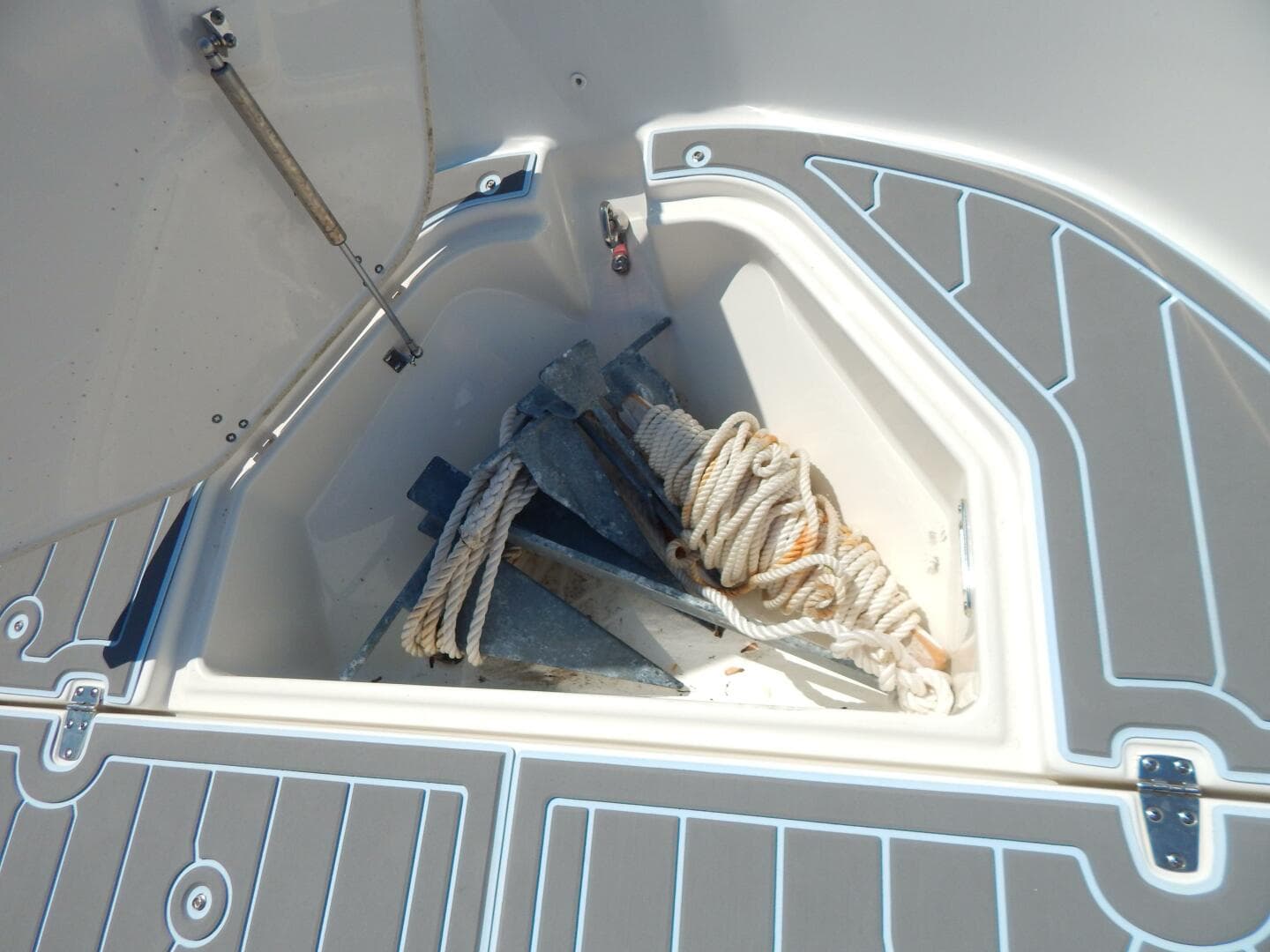 2020 Boston Whaler 190 Montauk — photo 7