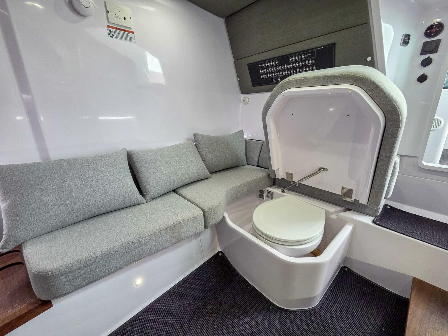 2021 Axopar 37 XC Cross Cabin — photo 19