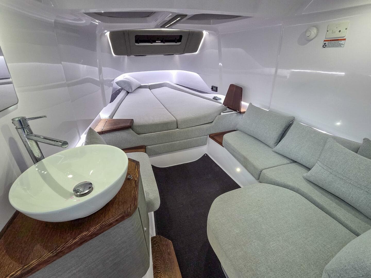 2021 Axopar 37 XC Cross Cabin — photo 17