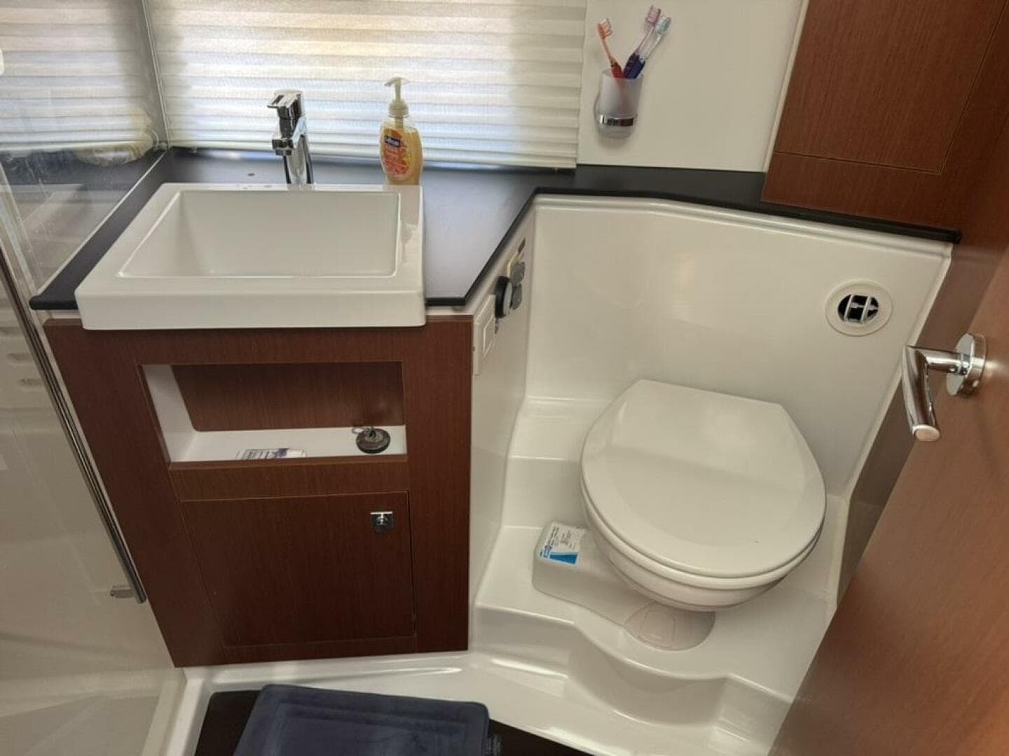 2016 Jeanneau Velasco 37F — photo 15