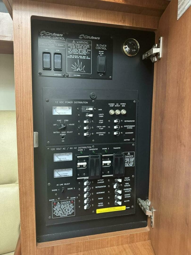 2009 Cruisers 300 CXI — photo 17