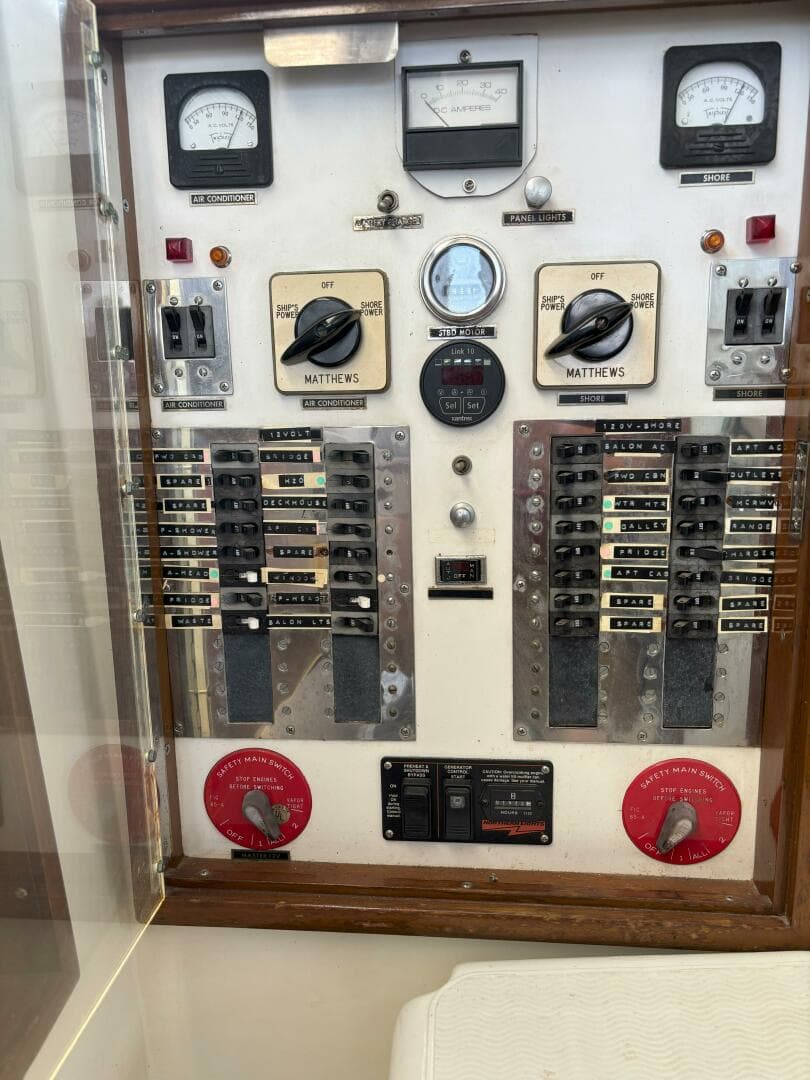 1972 Matthews 4 Flush Deck — photo 25