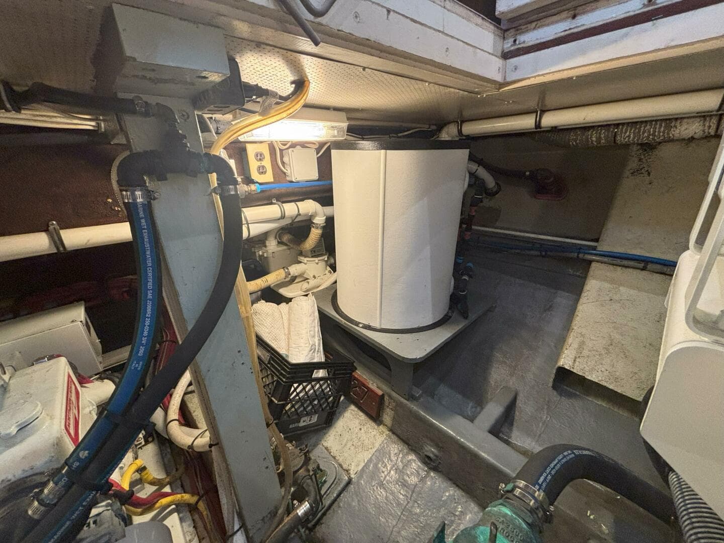 1972 Matthews 4 Flush Deck — photo 45