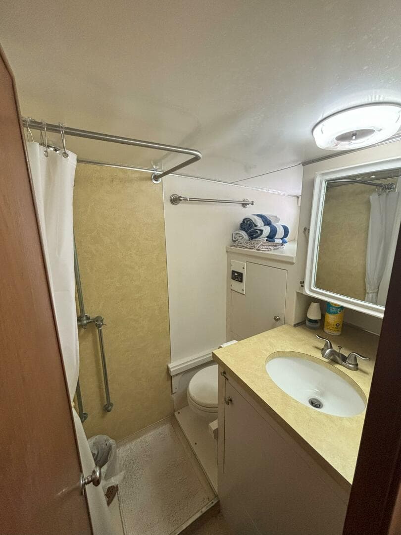 1972 Matthews 4 Flush Deck — photo 50