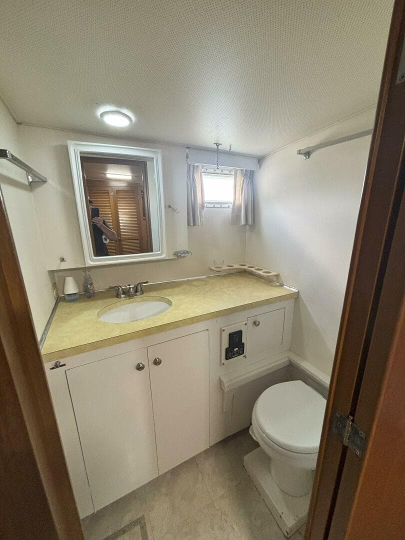 1972 Matthews 4 Flush Deck — photo 57