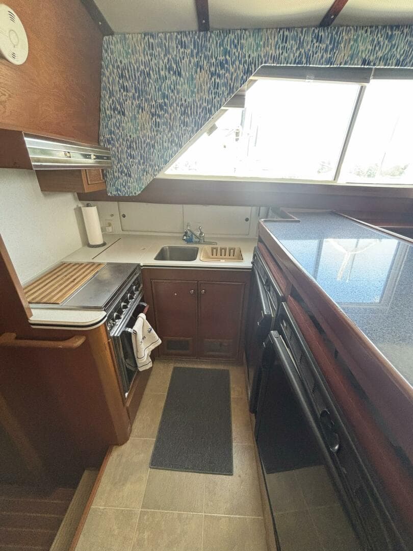 1972 Matthews 4 Flush Deck — photo 63