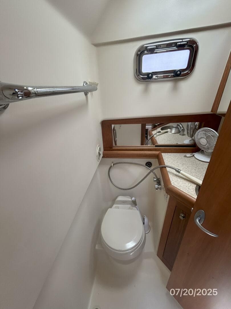 2006 Mainship Pilot — photo 40