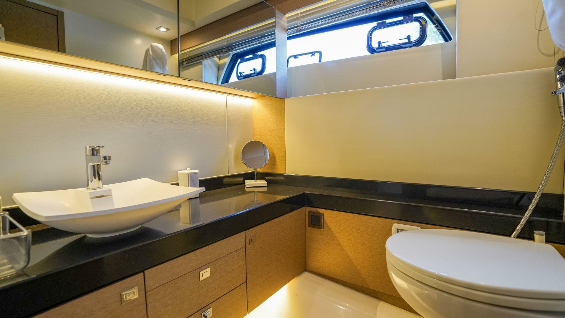 2018 Prestige 500 Flybridge — photo 21