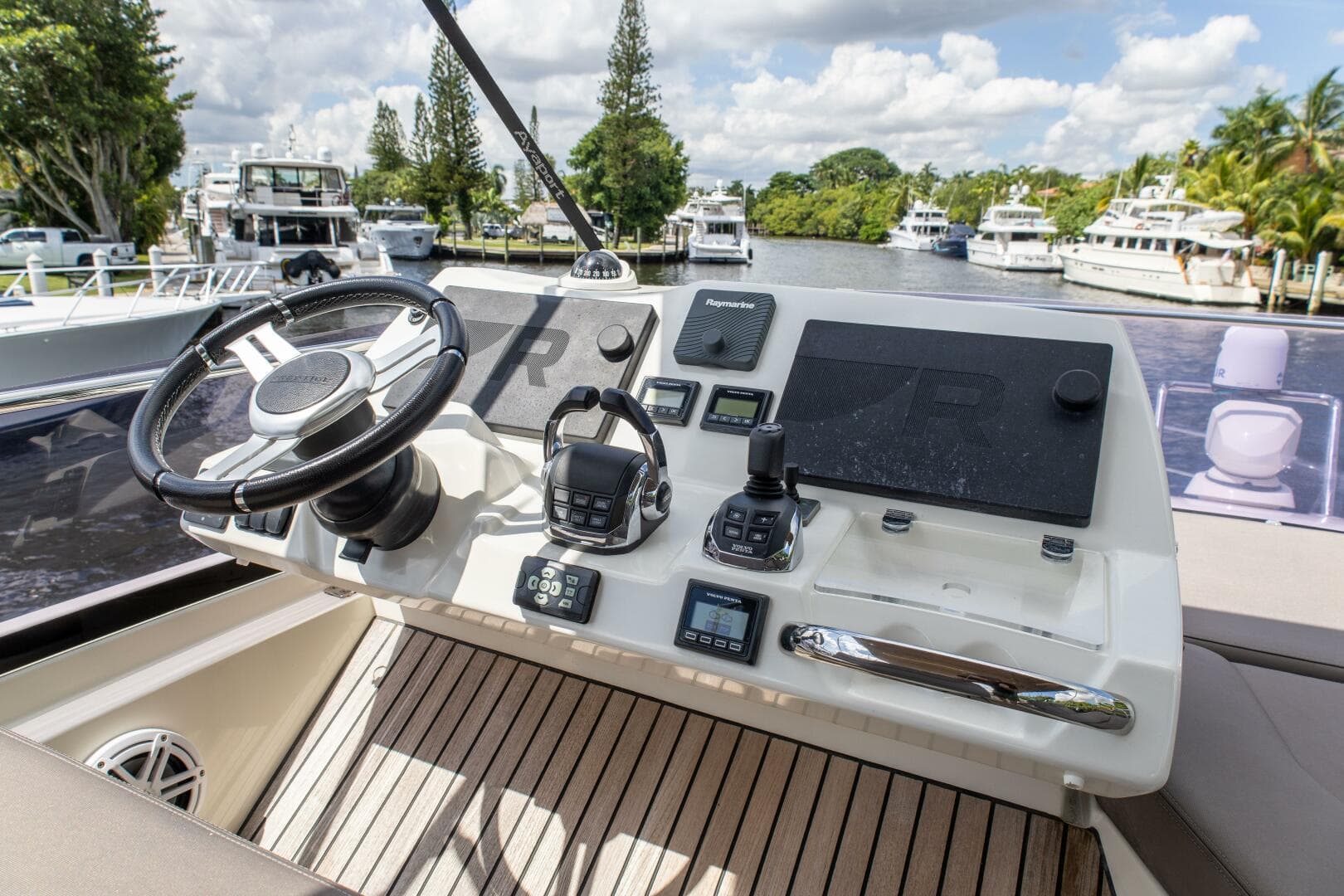2018 Prestige 500 Flybridge — photo 31