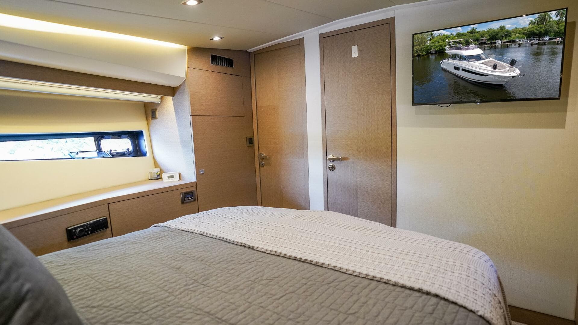 2018 Prestige 500 Flybridge — photo 24