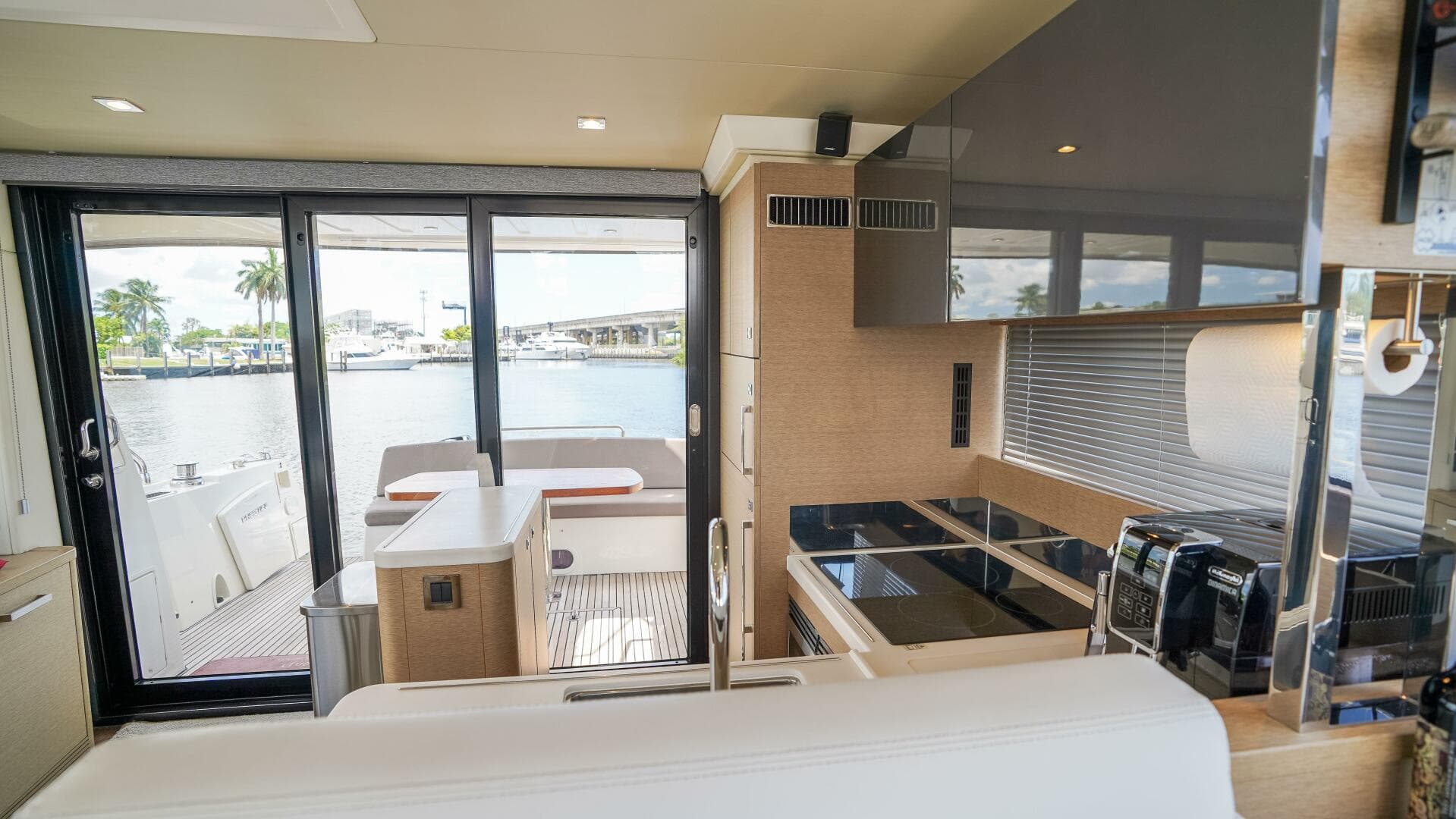 2018 Prestige 500 Flybridge — photo 12