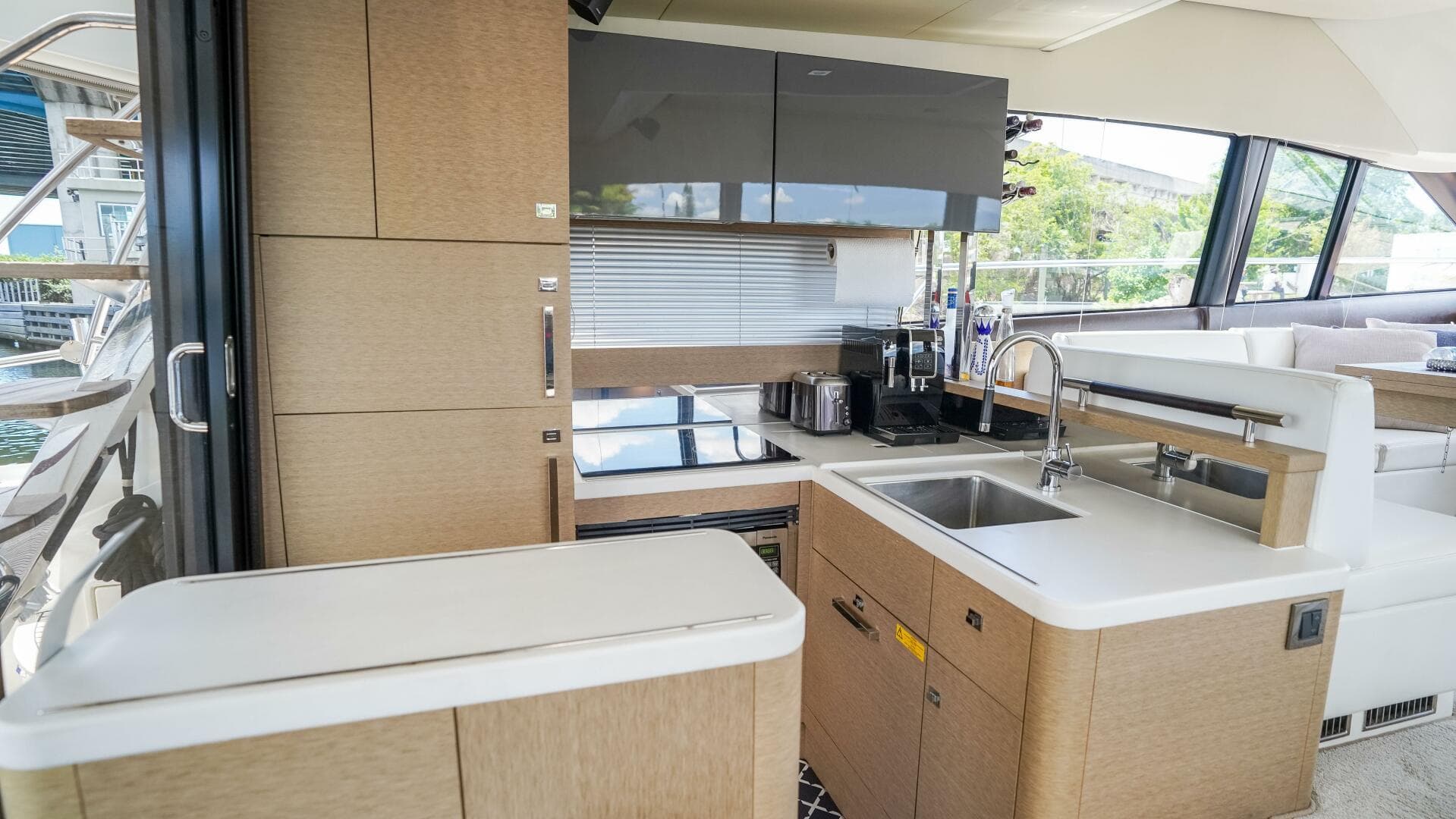 2018 Prestige 500 Flybridge — photo 14