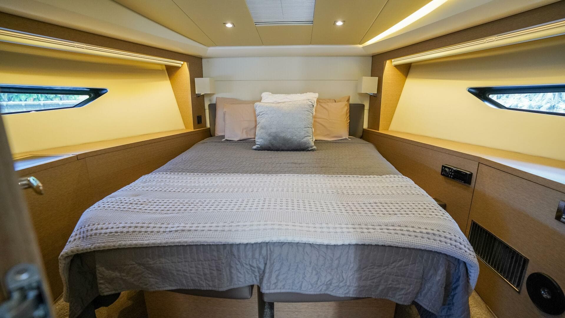 2018 Prestige 500 Flybridge — photo 23