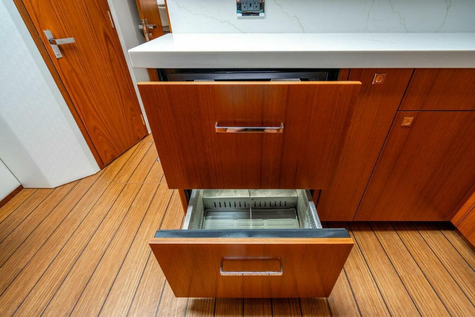 2023 Hatteras GT 45X — photo 43