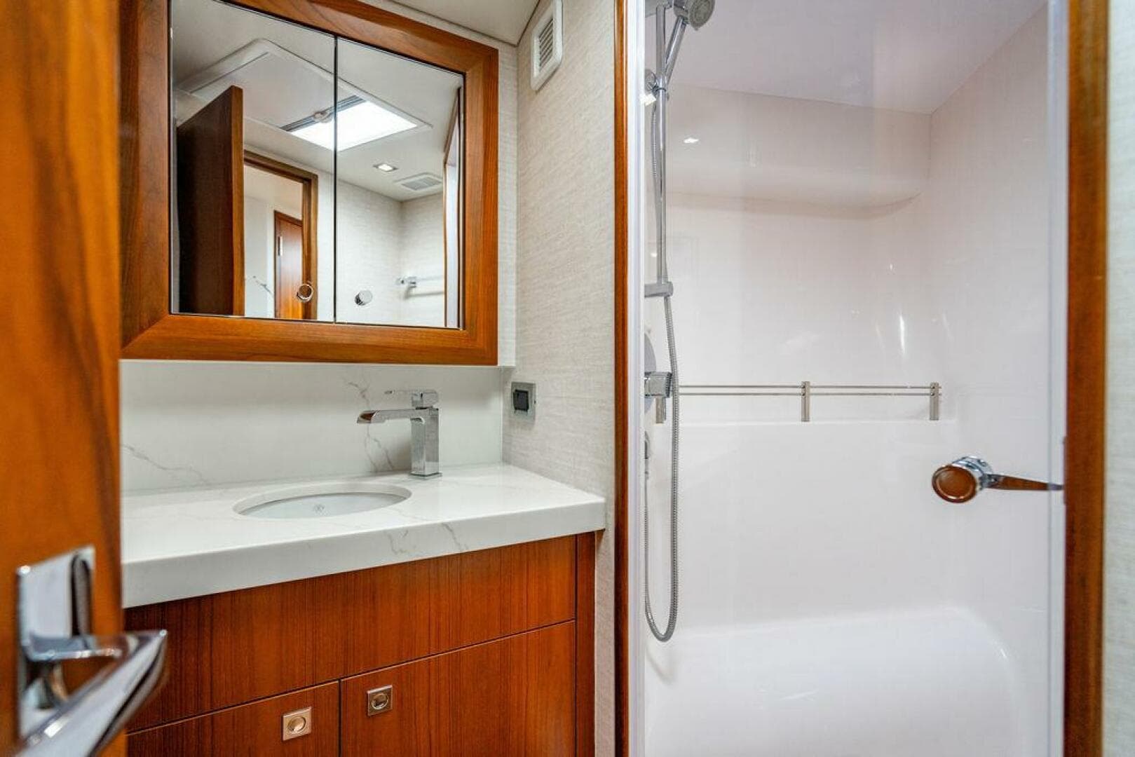 2023 Hatteras GT 45X — photo 41