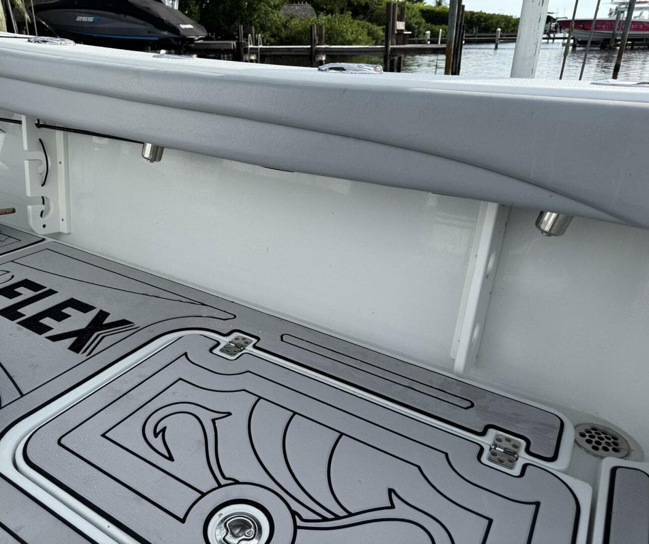 2021 Yellowfin 26 Hybrid — photo 37