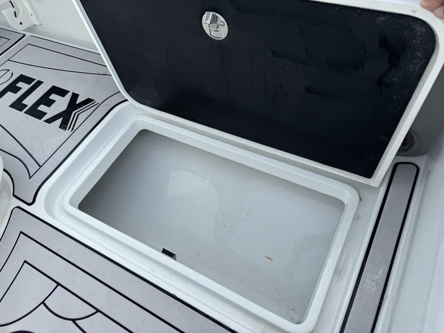 2021 Yellowfin 26 Hybrid — photo 32