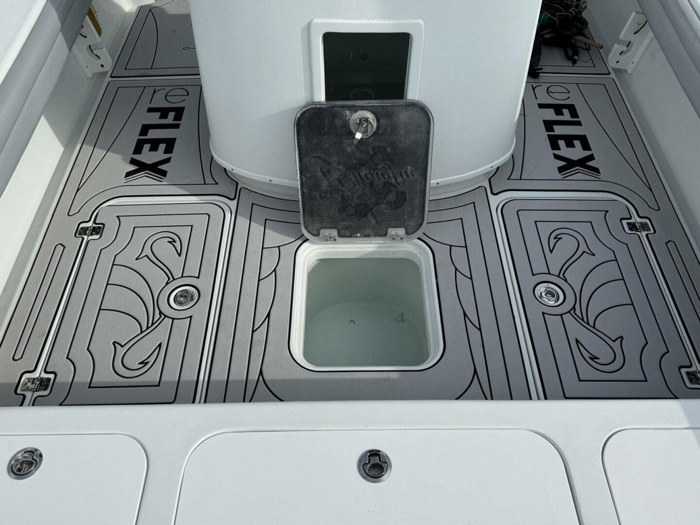 2021 Yellowfin 26 Hybrid — photo 31