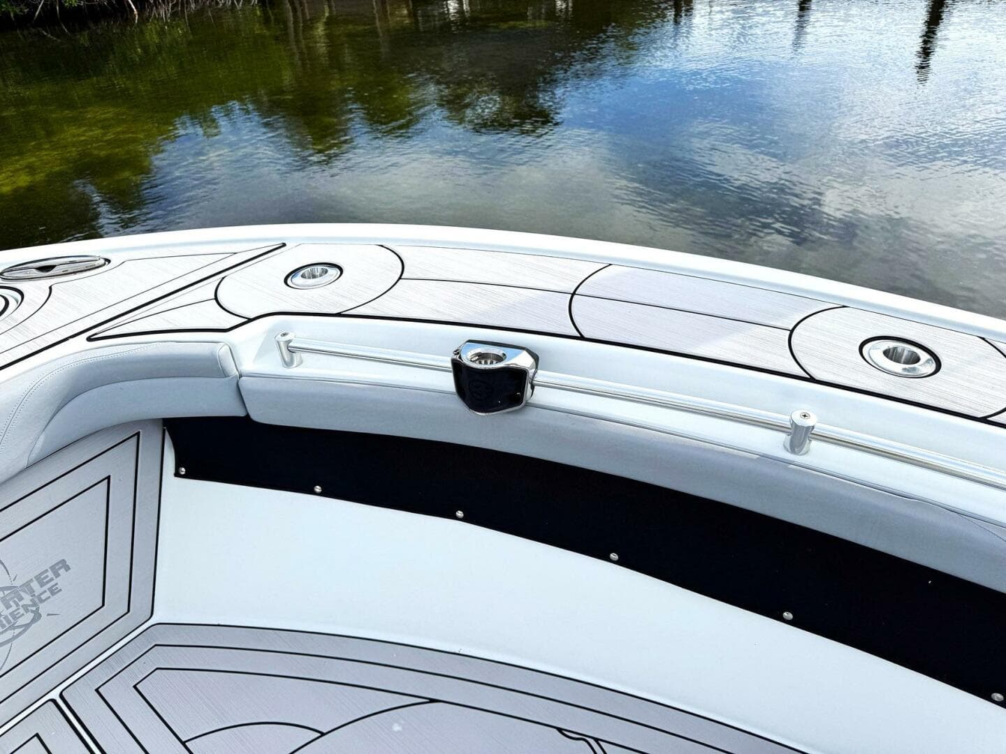 2021 Yellowfin 26 Hybrid — photo 16