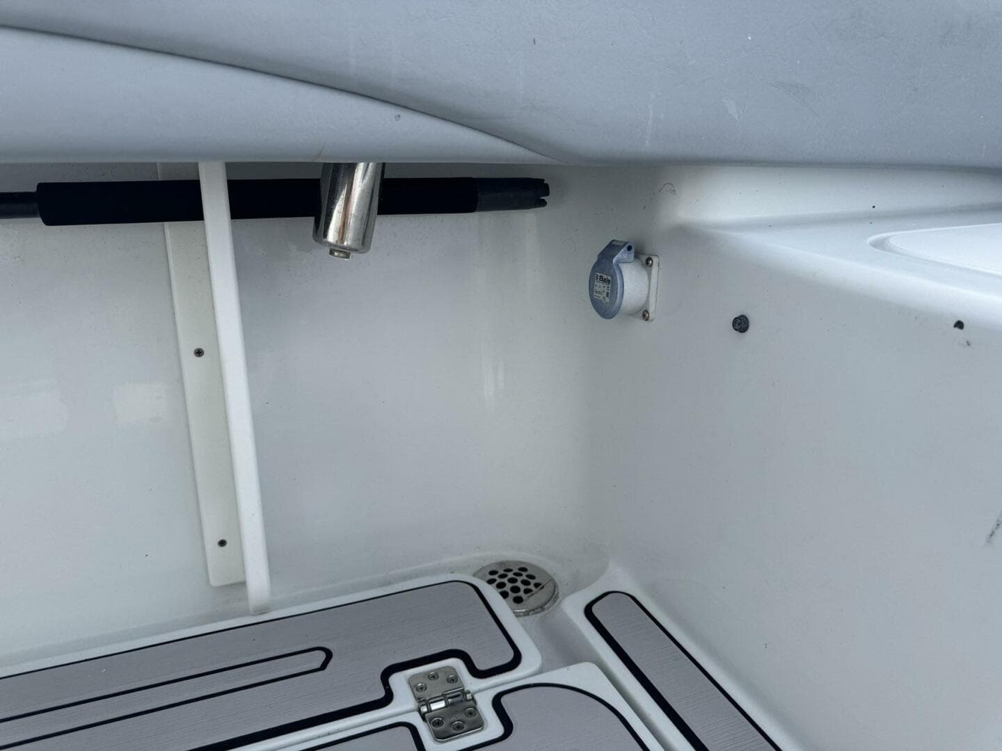 2021 Yellowfin 26 Hybrid — photo 27