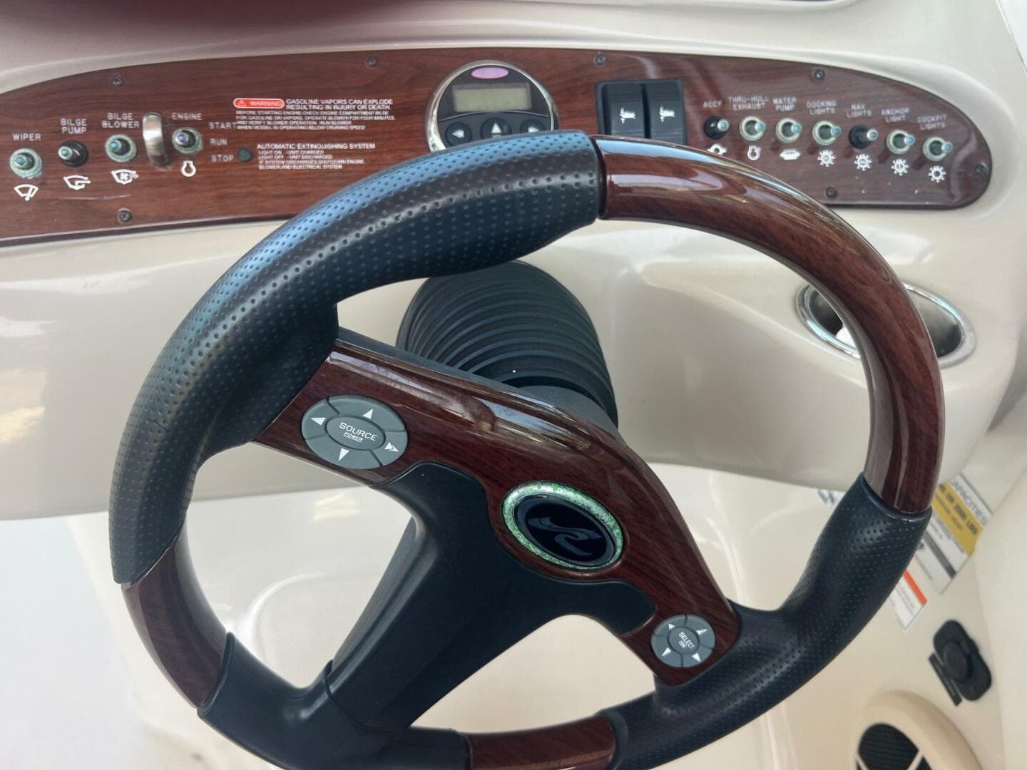 2007 Sea Ray 240 Sundeck — photo 13