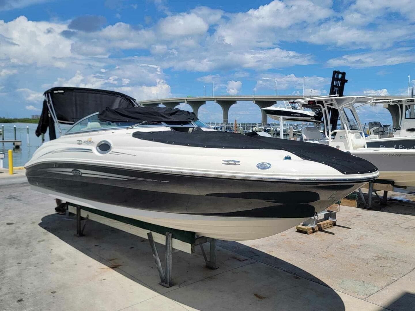 2007 Sea Ray 240 Sundeck — photo 9