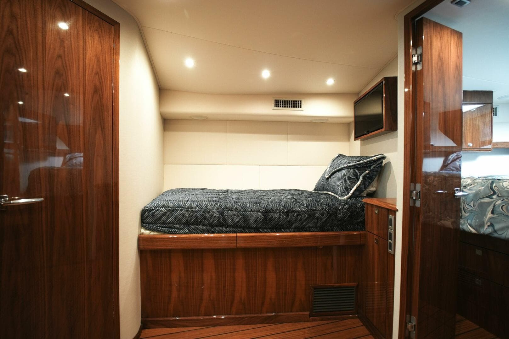 2025 Viking 46 Billfish — photo 53