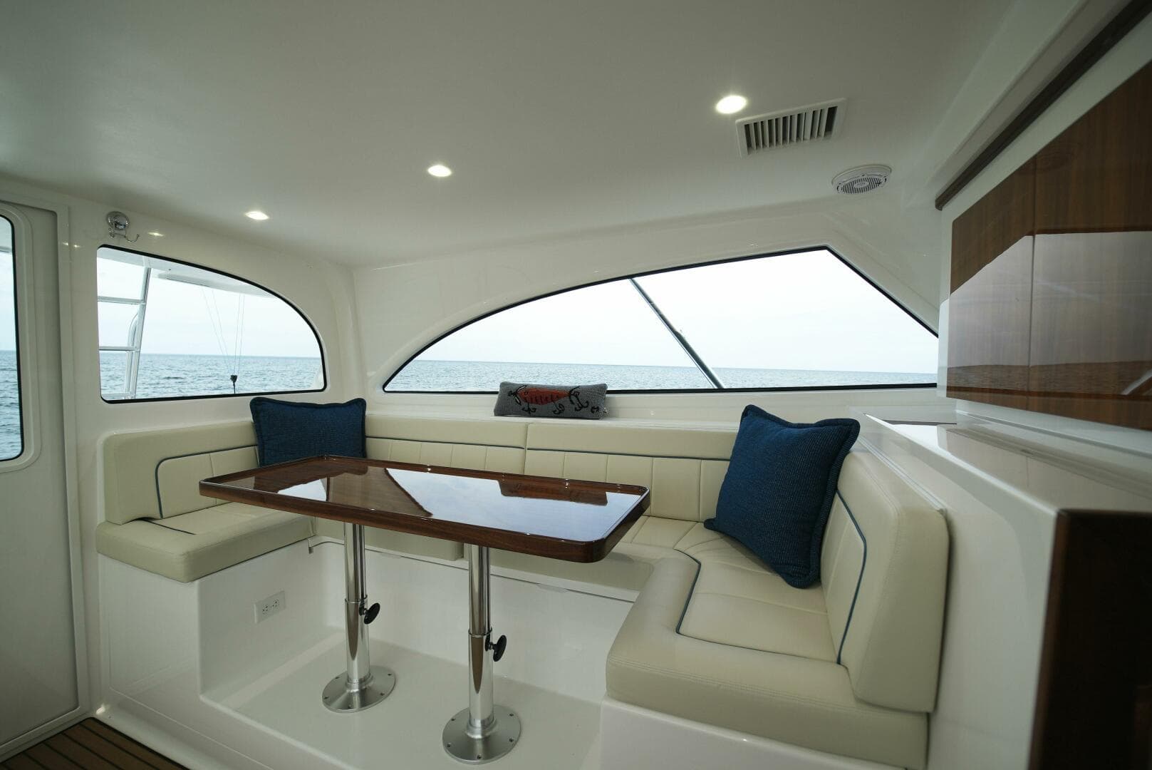 2025 Viking 46 Billfish — photo 42
