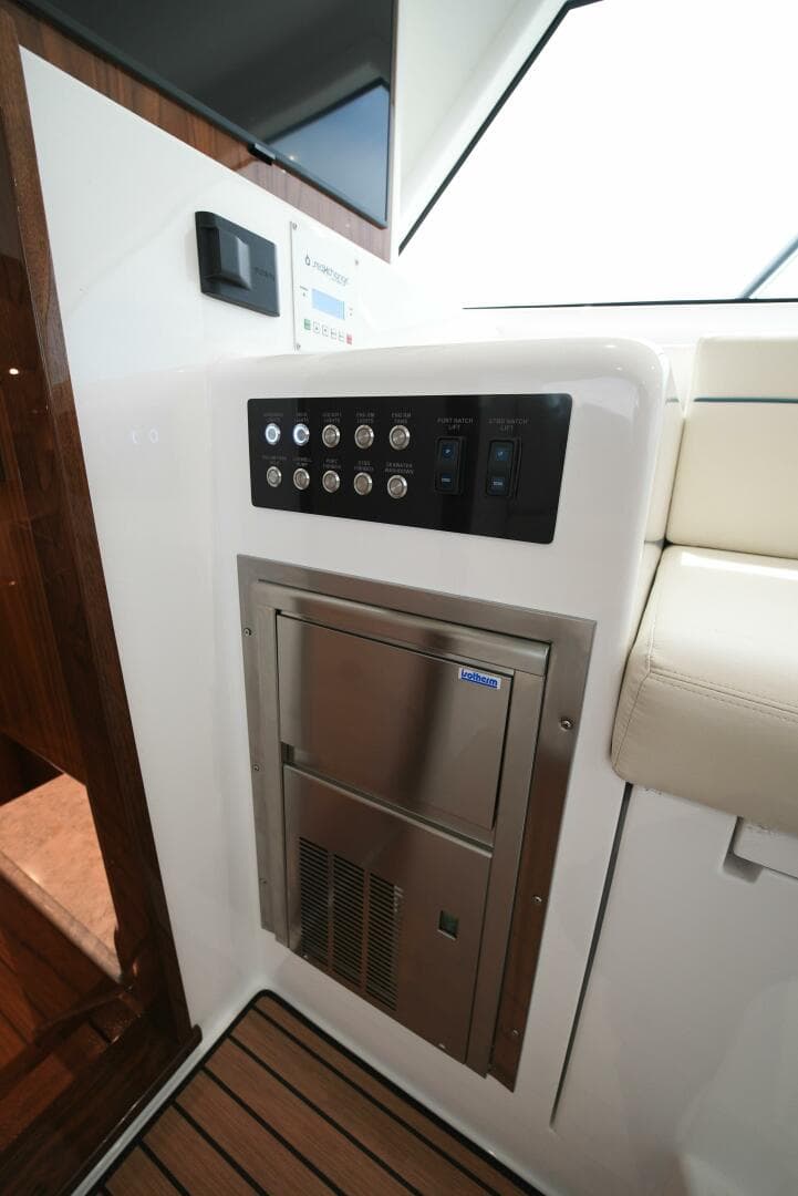 2025 Viking 46 Billfish — photo 47