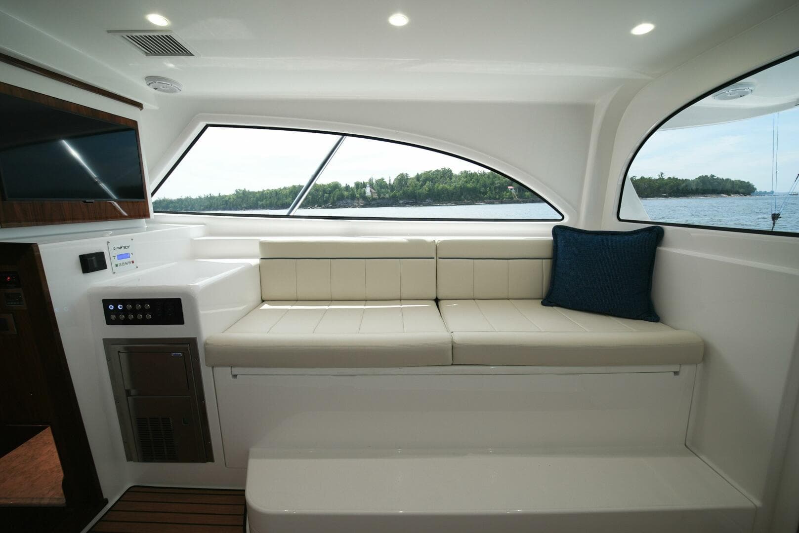 2025 Viking 46 Billfish — photo 46