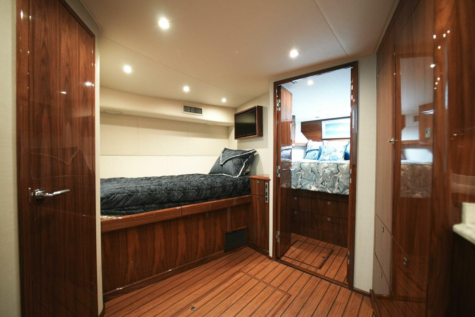 2025 Viking 46 Billfish — photo 52