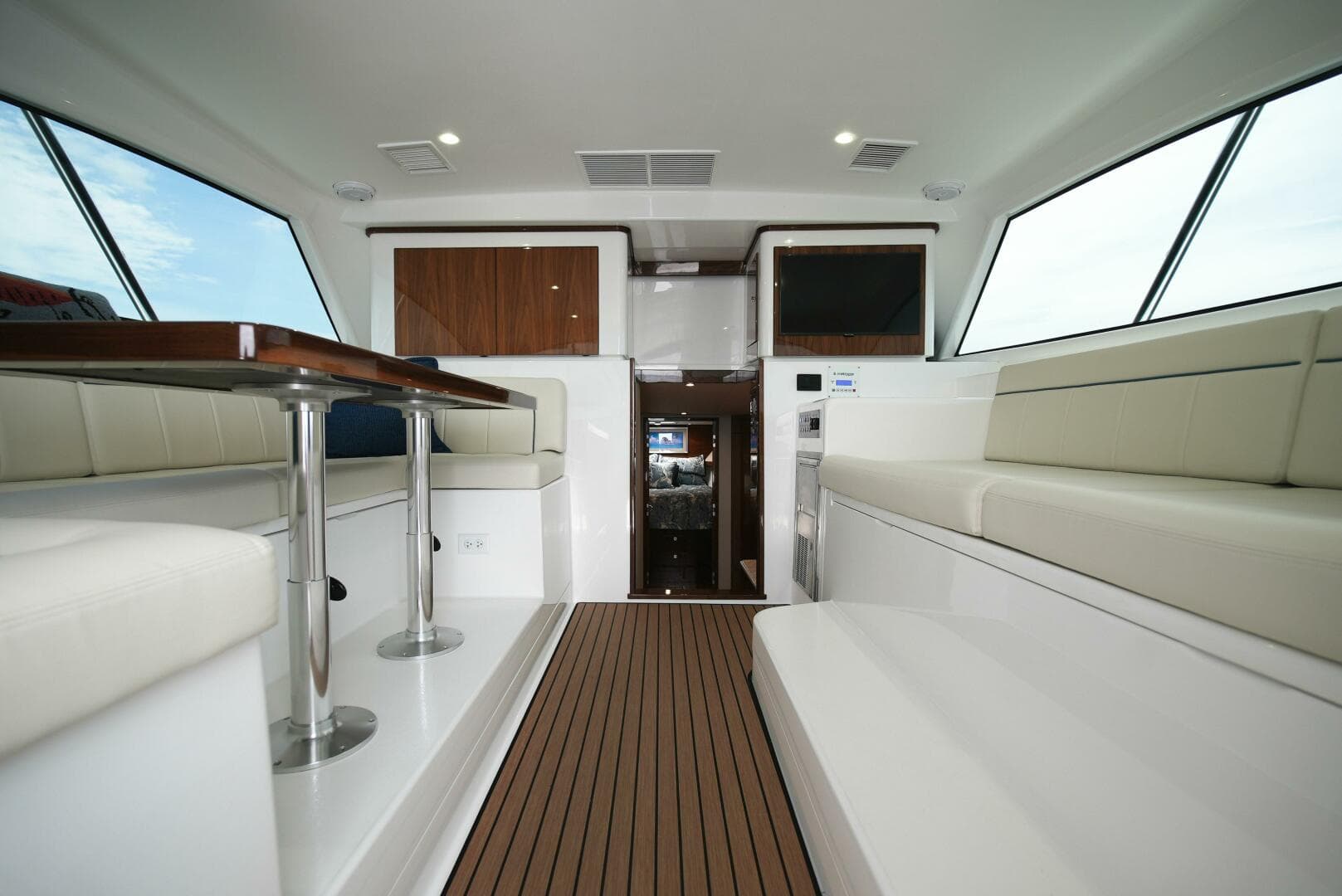 2025 Viking 46 Billfish — photo 38