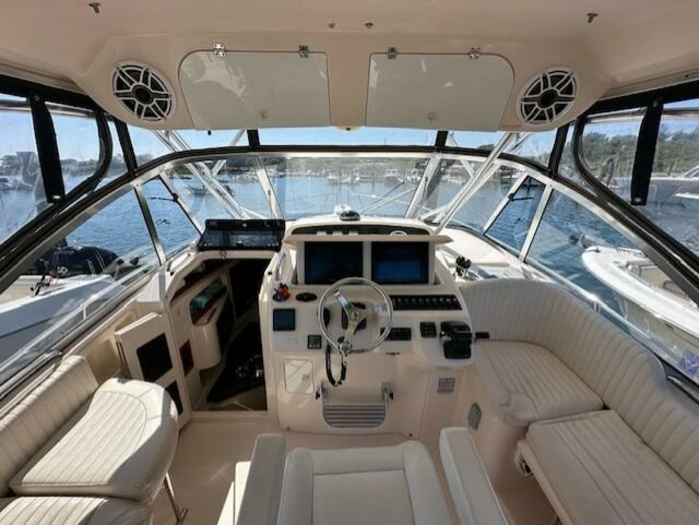 2008 Grady-White 330 Express — photo 6