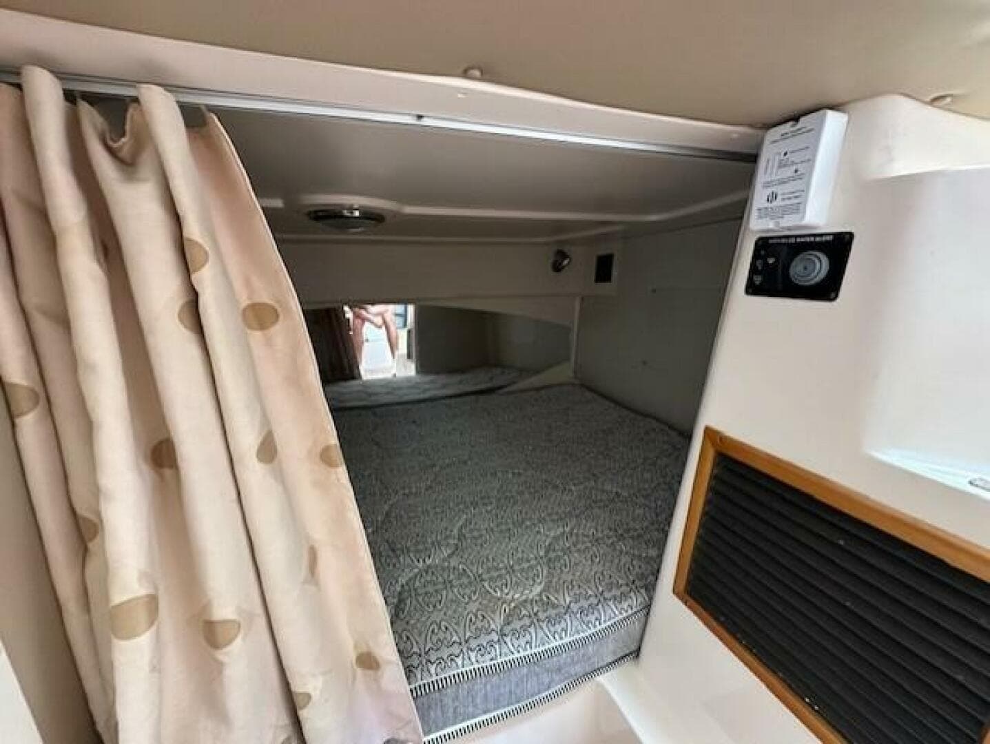 2008 Grady-White 330 Express — photo 16