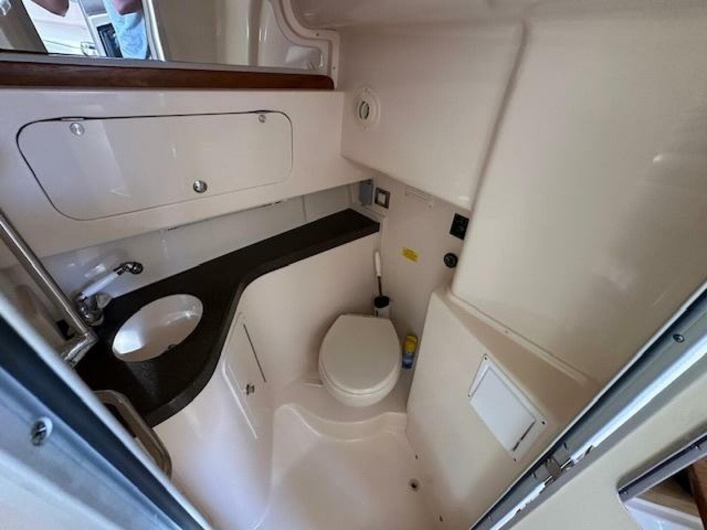 2008 Grady-White 330 Express — photo 15