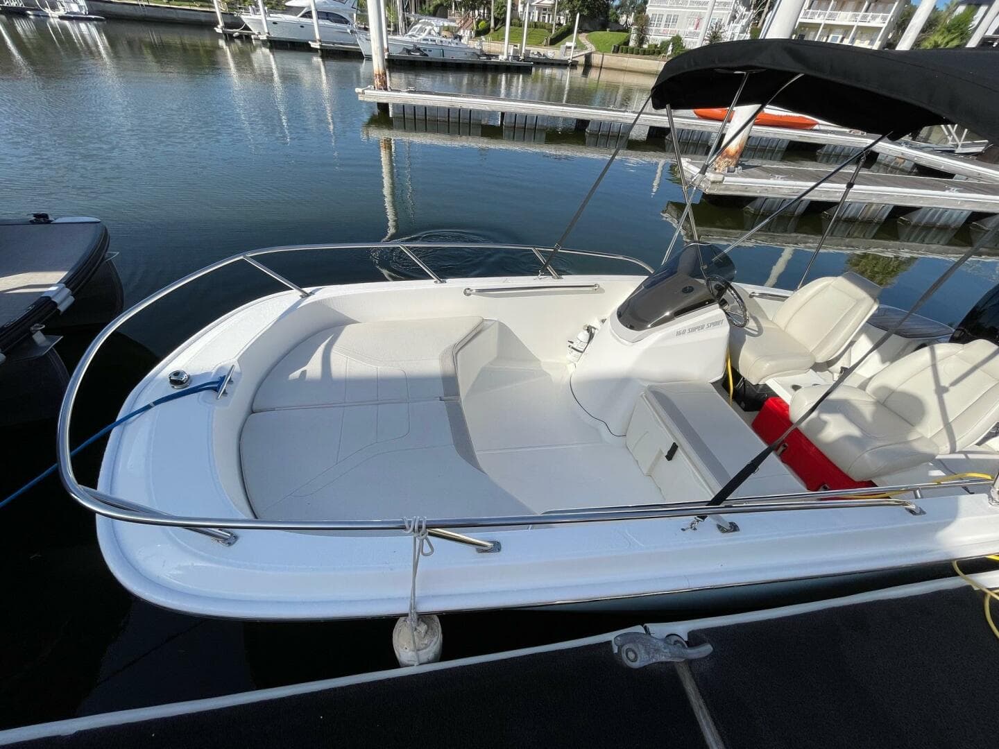 2021 Boston Whaler — photo 10