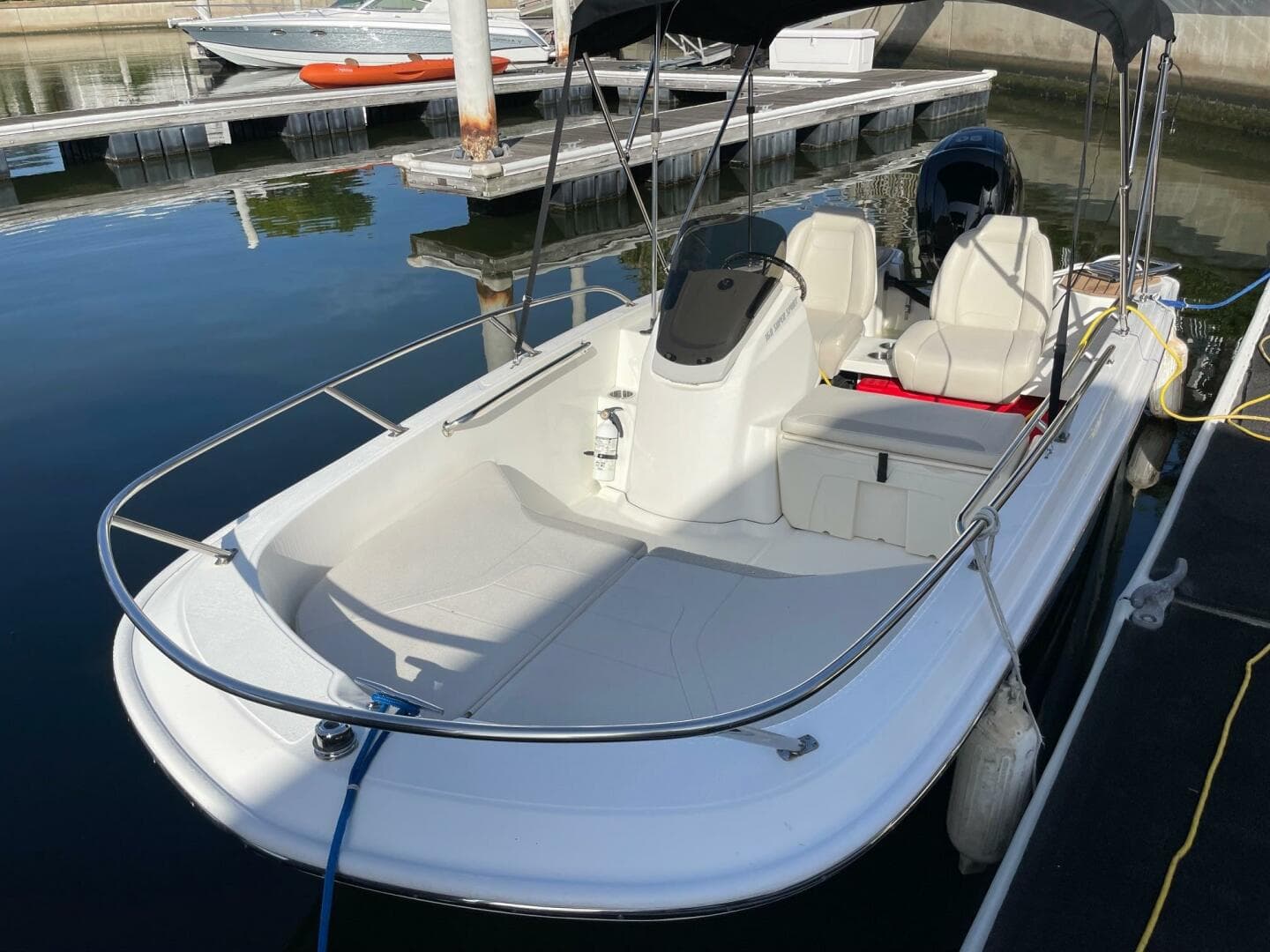 2021 Boston Whaler — photo 9