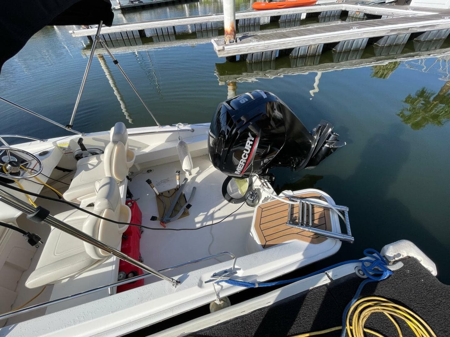 2021 Boston Whaler — photo 7