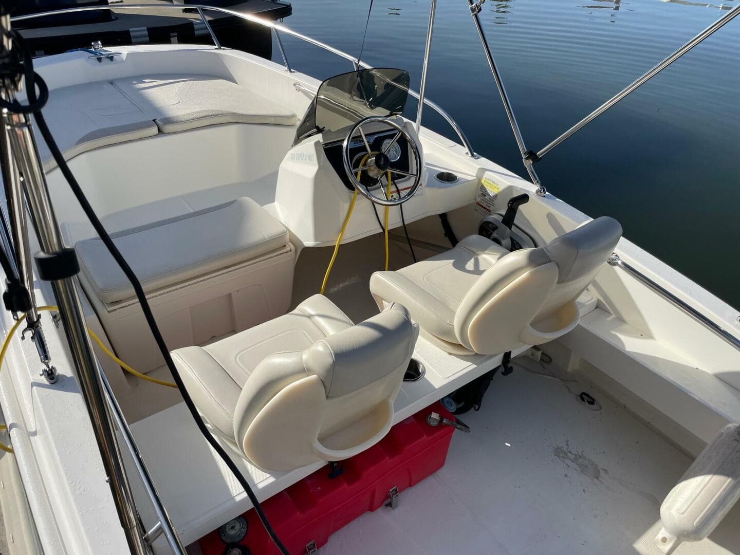 2021 Boston Whaler — photo 5