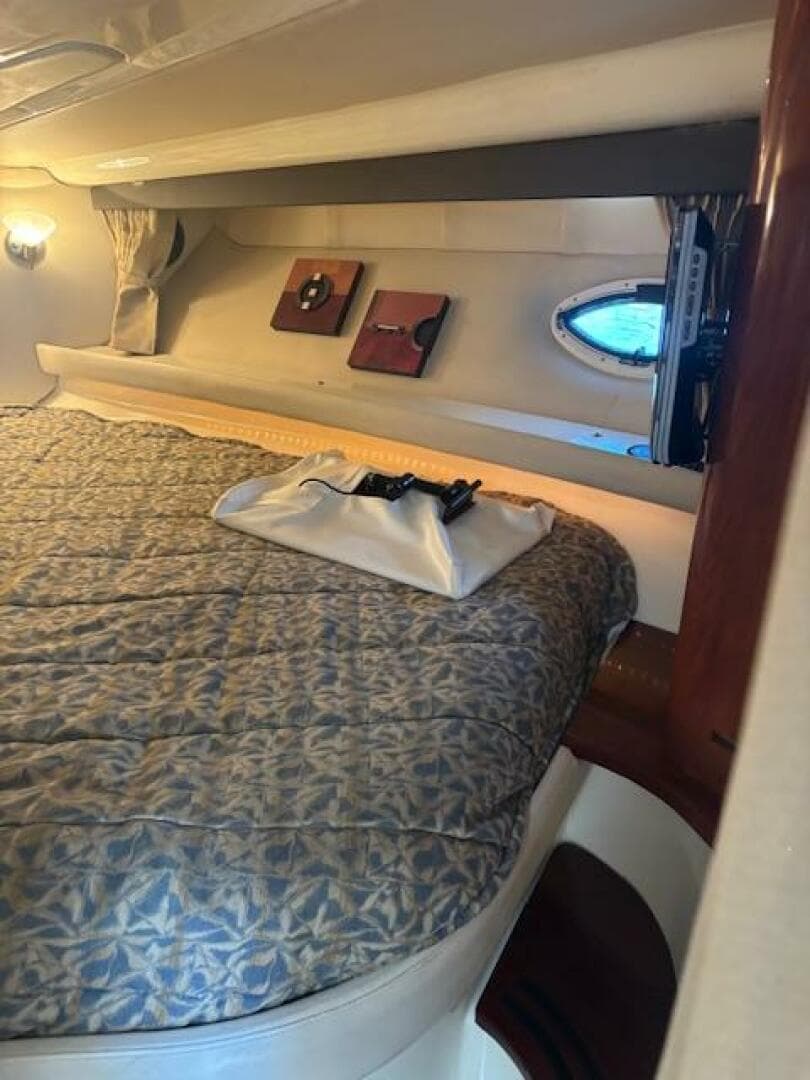 2007 Monterey 350 Sport Yacht — photo 32