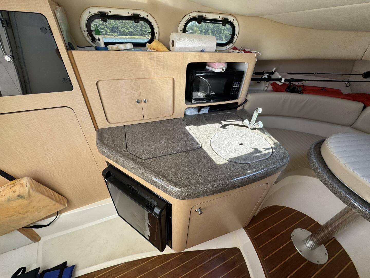 1999 Boston Whaler 28 Conquest — photo 22