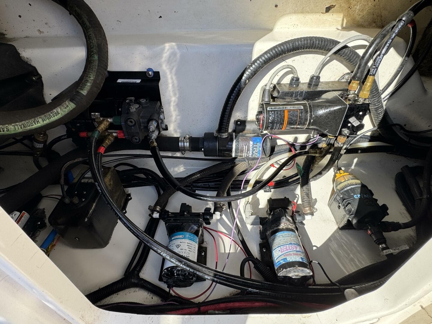 1999 Boston Whaler 28 Conquest — photo 46