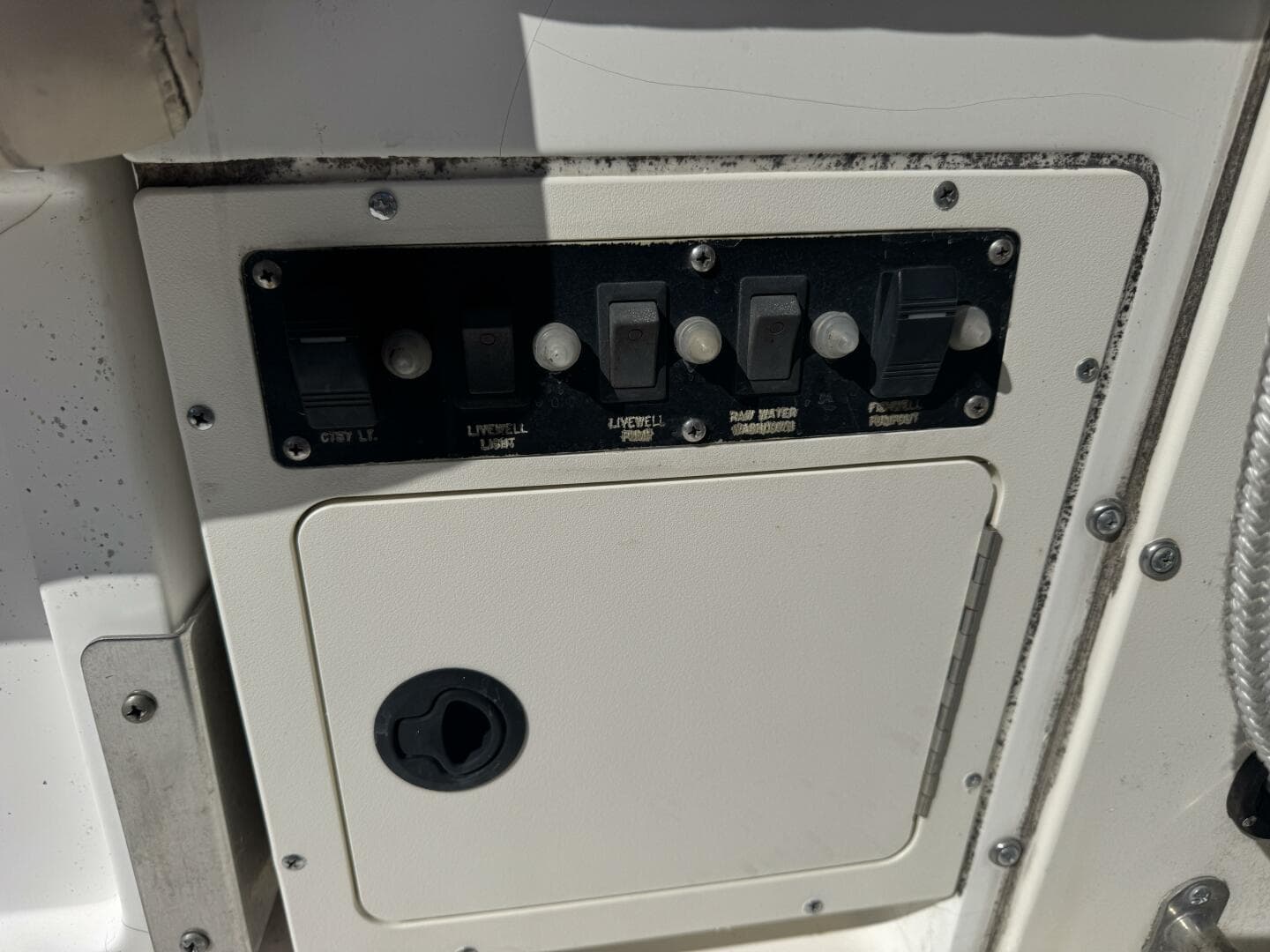 1999 Boston Whaler 28 Conquest — photo 43