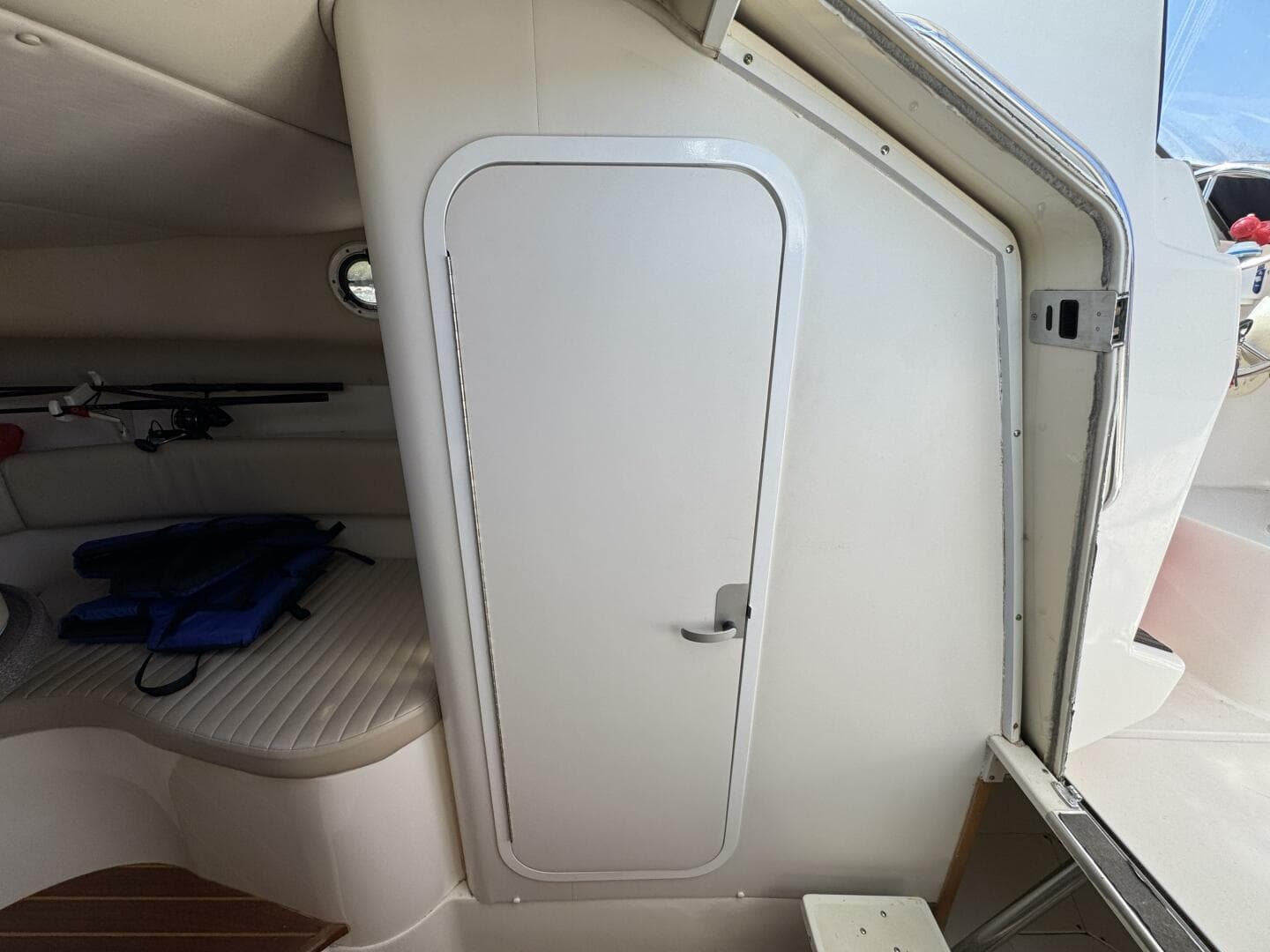 1999 Boston Whaler 28 Conquest — photo 23