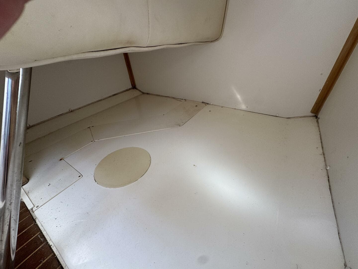 1999 Boston Whaler 28 Conquest — photo 26