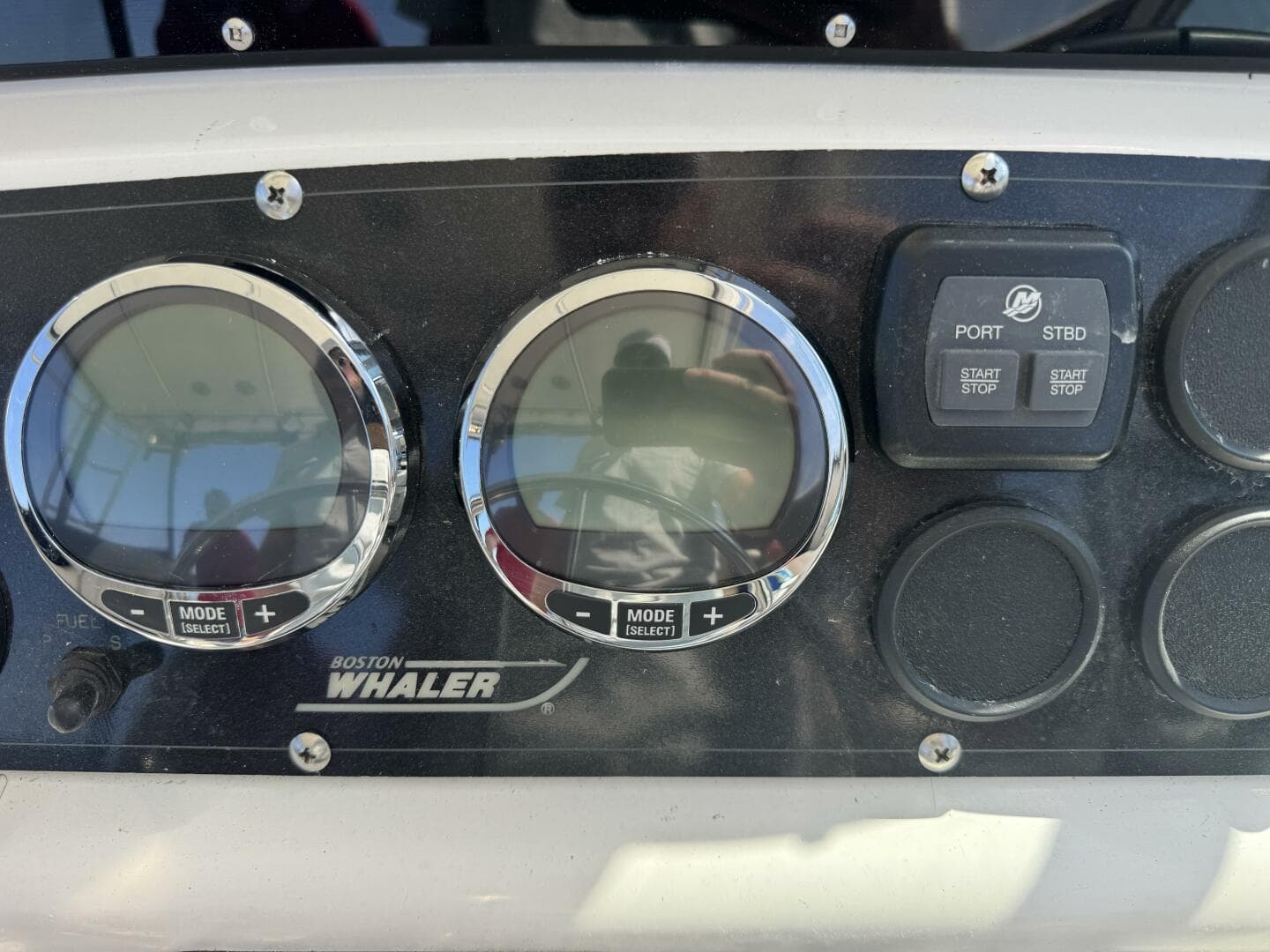 1999 Boston Whaler 28 Conquest — photo 35