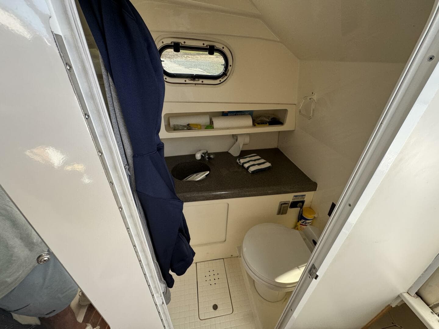 1999 Boston Whaler 28 Conquest — photo 24